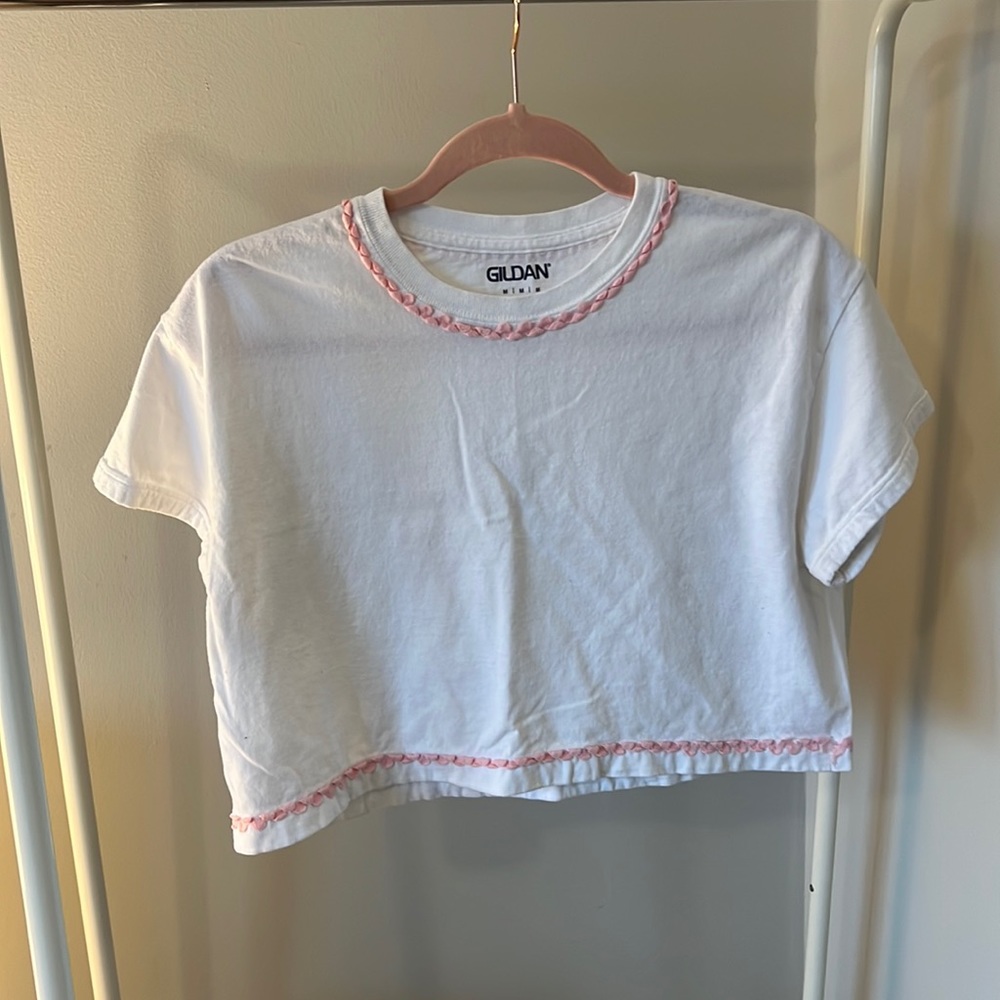 Crop tee with ric rac